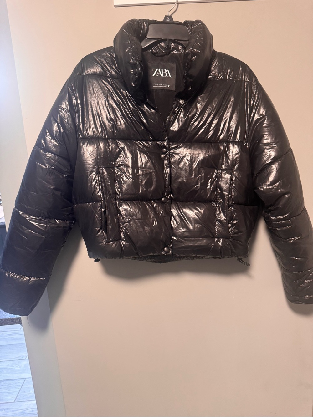 ZARA Glossy Black Cropped Puffer Jacket